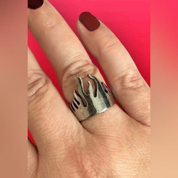 Unbranded Jewelry - Silver Tone Flame Ring Of Fire Size 6-7